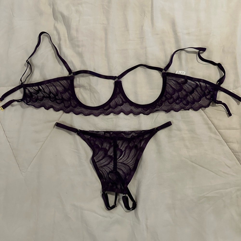 Lacy lingerie set, size medium